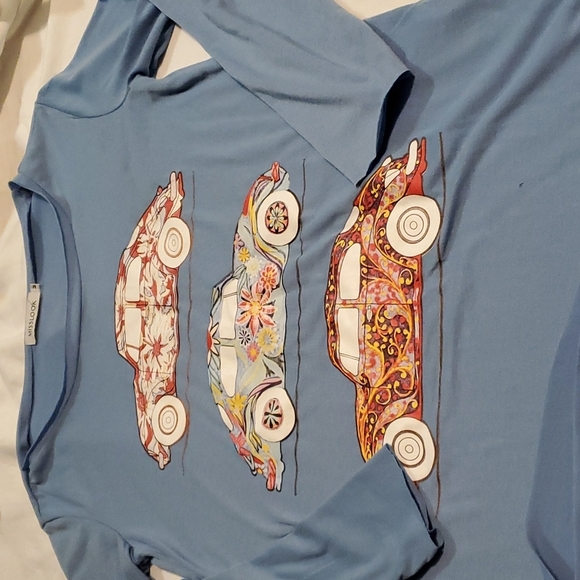 T-shirt 👕 - Picture 1 of 2